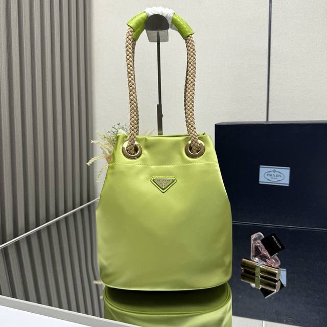 Authentic Top Original New Bucket Bag 1Be082 Catwalk Style This Recycled Nylon B