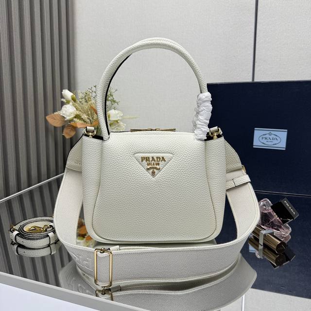 Genuine Top Original Counter New Small Shoulder Bag 1Bc145 Double Shoulder Strap