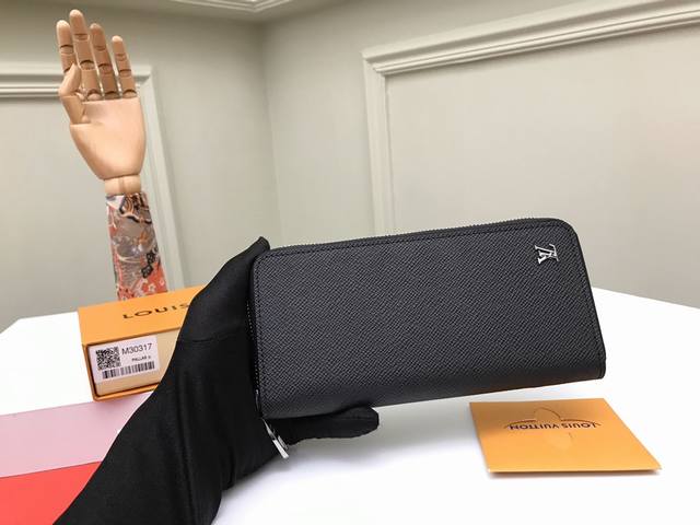Genuine Top Original M30317 Black Zippy Vertical Wallet Hides Functional Details