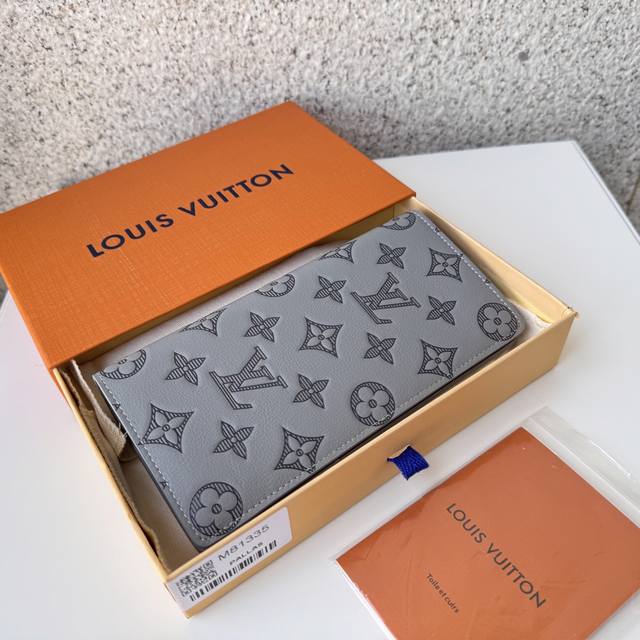Genuine Top Original M81335 Gray This Brazza Wallet Is Made Of Monogram Shadow L