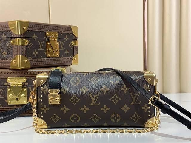 Top Original Slim Trunk Handbag M13147 Slim Trunk Handbag Elegantly Appeared At