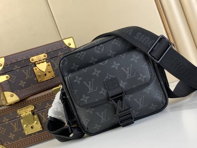 Top Original Getaway Crossbody Handbag M12516 Black Stripe Embossed 12518 Black