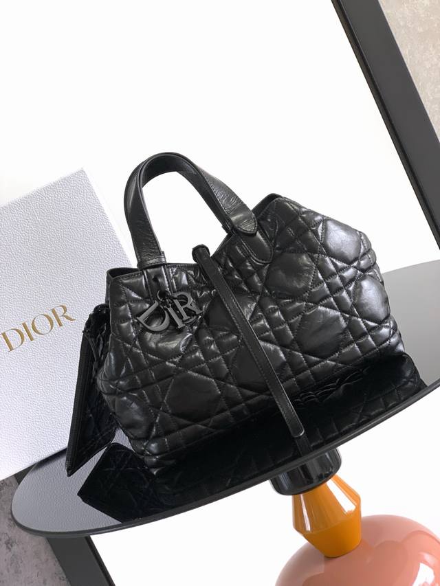 mediumthis Dior Toujours Bag Made Its Debut At The Dior Spring/Summer 2023 Re
