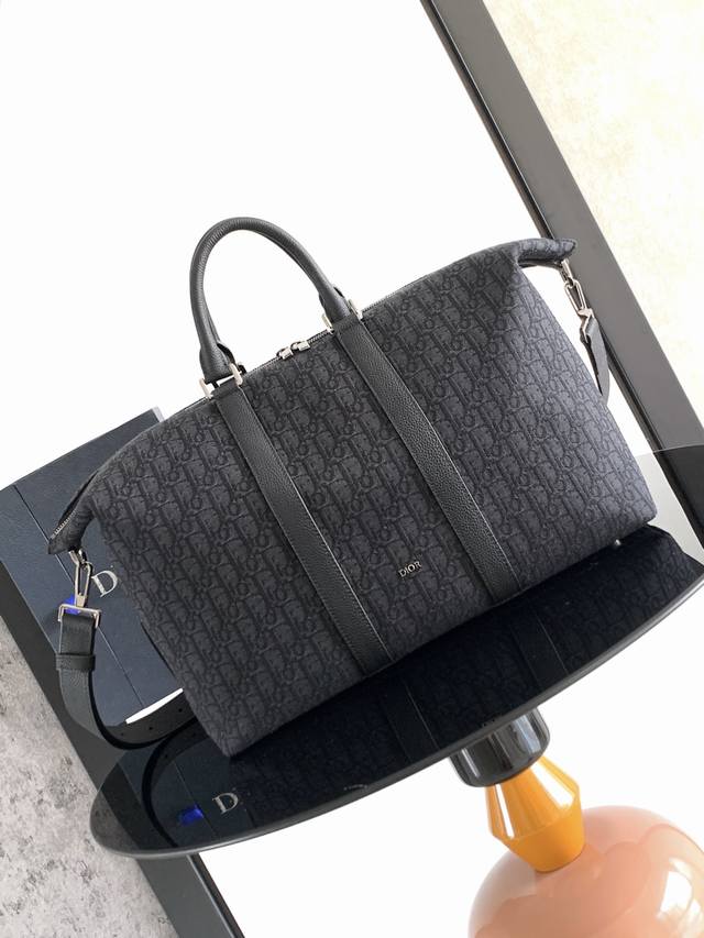 pthe Weekender 40 Bag Exudes Timeless Elegance And Is Crafted In Black Obliqu