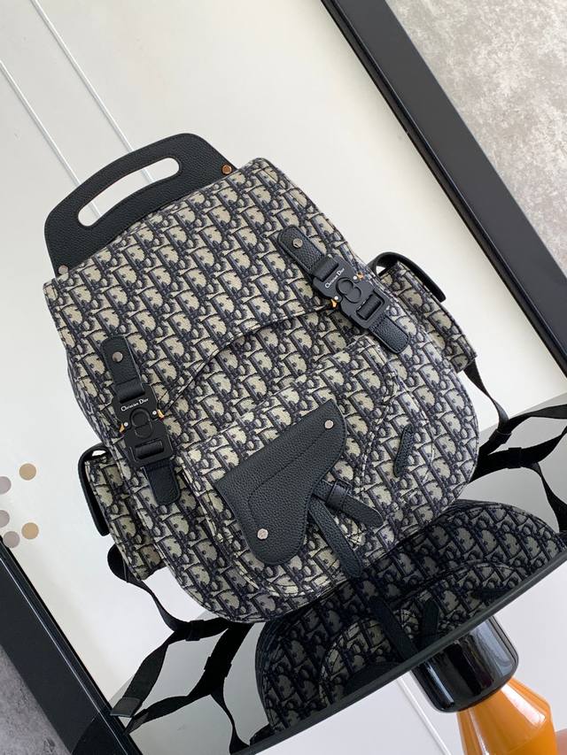 this Large Gallop Backpack Features A Stylish And Original Design With A Sadd