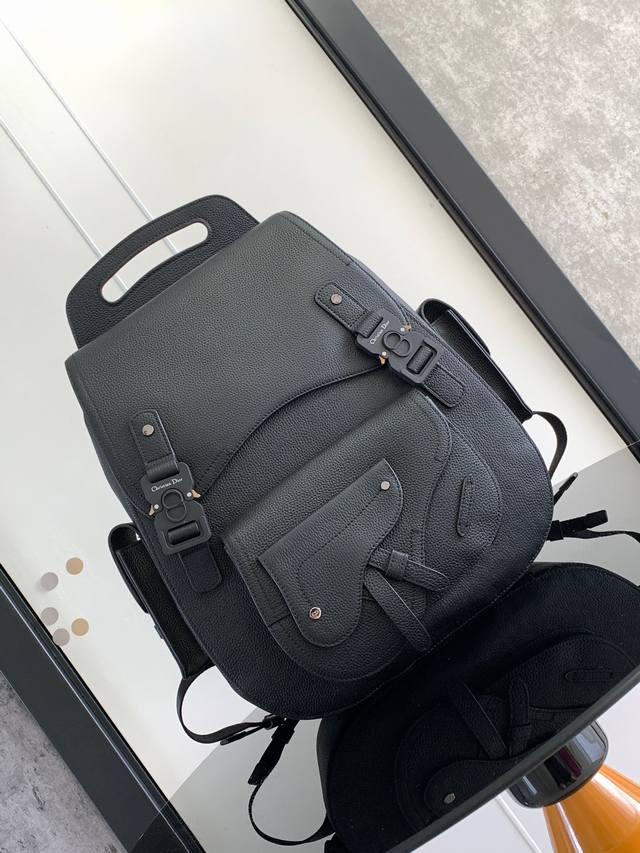this Large Gallop Backpack Features A Stylish, Original Design With A Saddle-