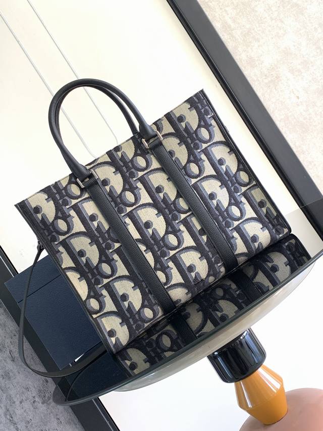 the East-West Bag Is A New Addition To The Spring 2024 Men's Collectionexhibi