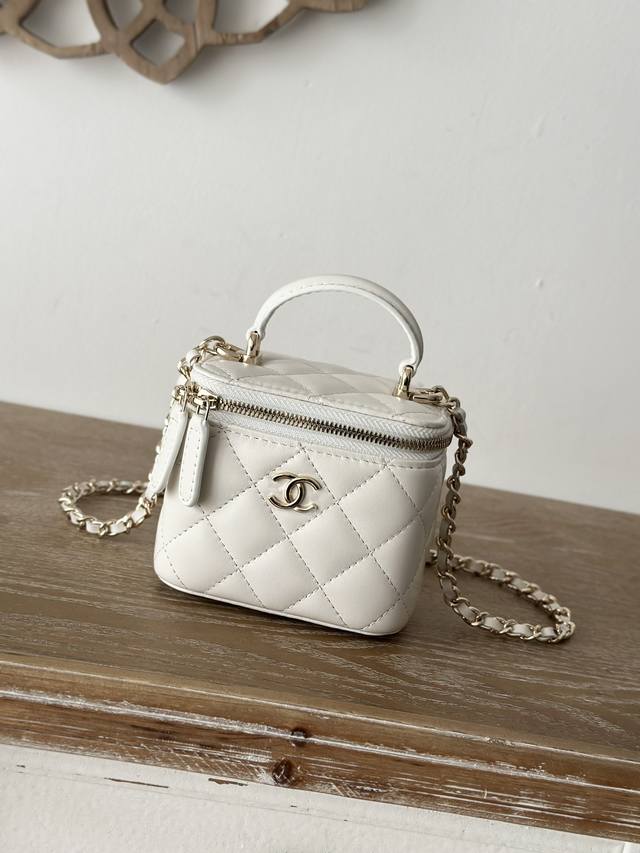In Stock Chane New Small Chain Cosmetic Bag With Makeup Mirror This New Box Bag