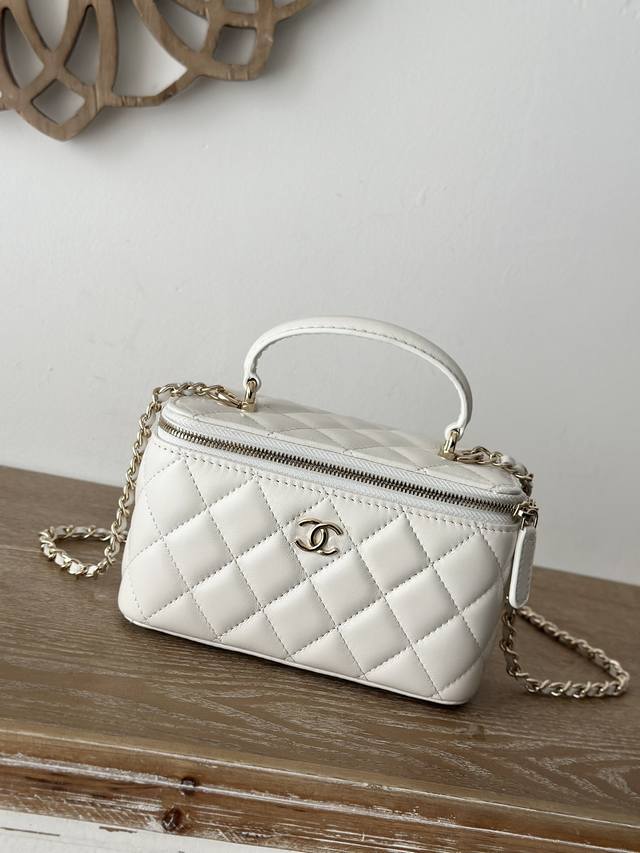 Chane New Large Chain Cosmetic Bag With Makeup Mirror This New Box Bag Actually