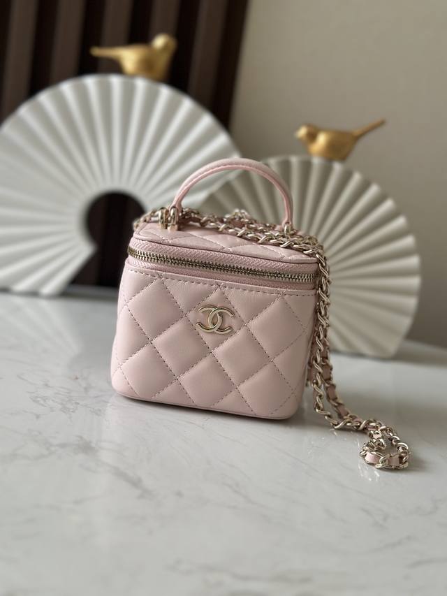 Chane New Small Chain Cosmetic Bag With Makeup Mirror This New Box Bag Actually