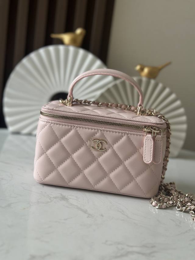 Chane New Large Chain Cosmetic Bag With Makeup Mirror This New Box Bag Actually