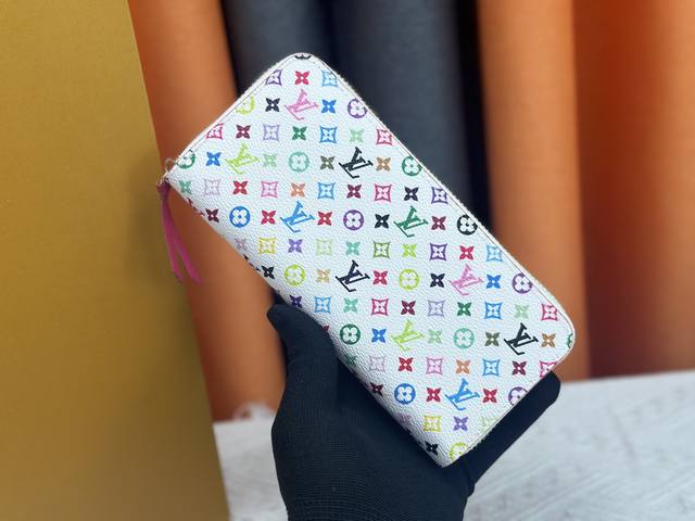 Wallet Is Small And Compact But Has Plenty Of Capacity. Made Of Exquisite And Du