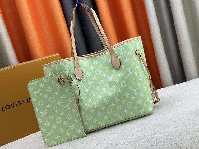 m40995 The Colorful Epi Leather Makes The Neverfull Medium Perfect For Everyd