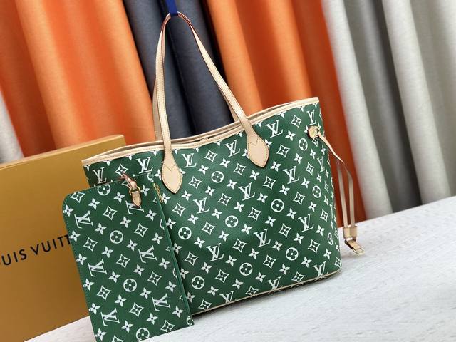 m40995 The Colorful Epi Leather Makes The Neverfull Medium Perfect For Everyd