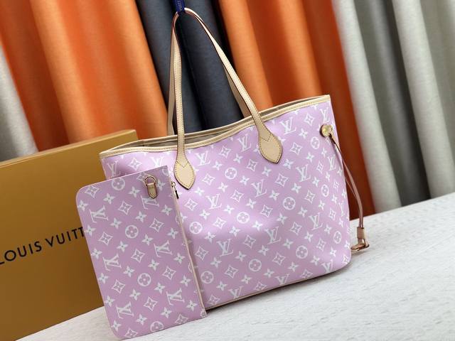 m40995 The Colorful Epi Leather Makes The Neverfull Medium Perfect For Everyd