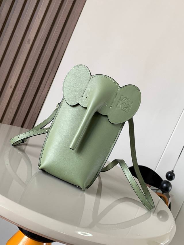 Original Leather Classic Cowhide Leather Elephant Bag Elephant-Shaped Small Bag