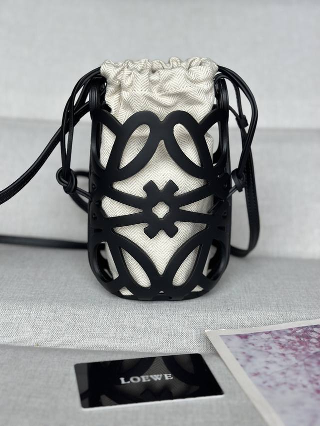 Original Leather Brand New Hollow Handbag. Cowhide Leather Canvas [Let Me See][L