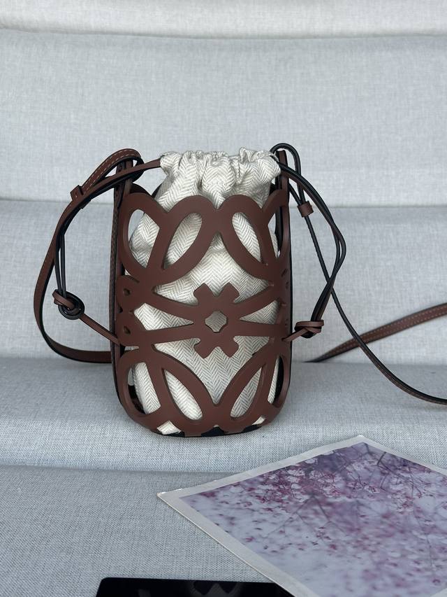 Original Leather Brand New Hollow Handbag. Cowhide Leather Canvas [Let Me See][L
