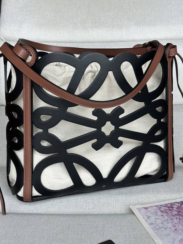 Original Leather Cowhide Hollow Anagram Tote Handbag Really Suits My Aesthetic T