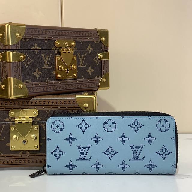 Top-Grade Original Zippy Horizontal Wallet M14784 Blue This Zippy Horizontal Wal