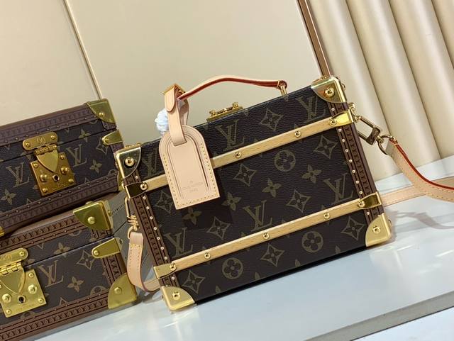 Top Original M11118 New Handle Trunk Handbag Presents Classic Monogram Elements,