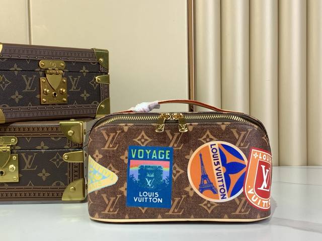 Top Quality Original Compartments Toiletry Bag M14744 Monogram Badge This Compar