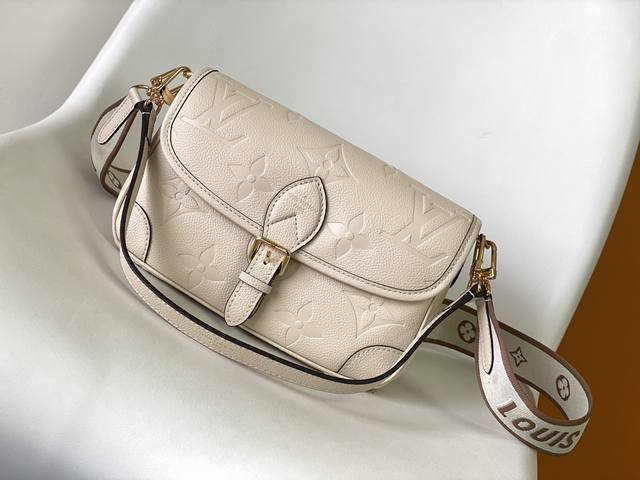 Top Original Dynamic Chip M46386 Black M46388 Beige This Diane Handbag Is Made O