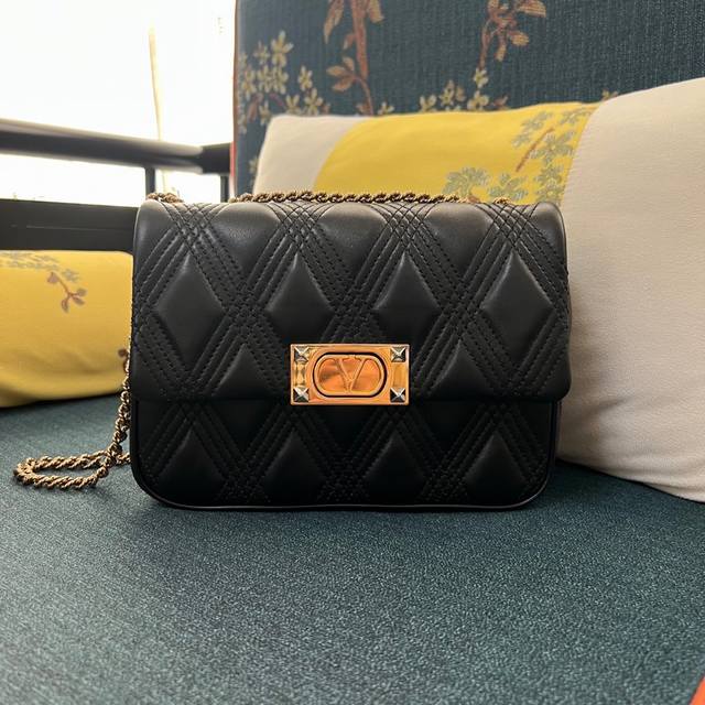 large Model:2002 Garavani Quiltie 67 Large Bag In Quilted Lambskin Quilted St