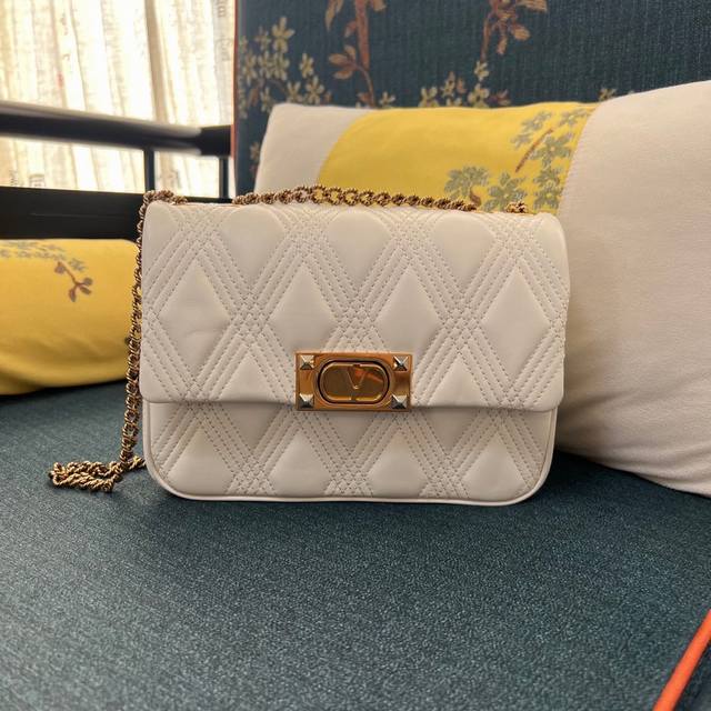 large Model:2002 Garavani Quiltie 67 Large Bag In Quilted Lambskin Quilted St