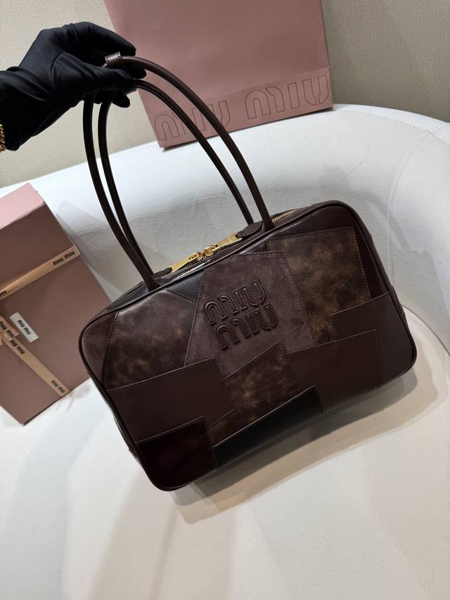 New Arrival 5Bb117 Large Size This Beau Bag Has A Slight Retro Style While Showi