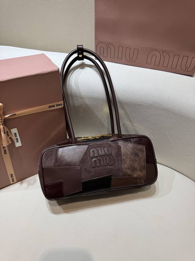 New Arrival 5Bb173 Small Size This Beau Bag Has A Slight Retro Style While Showi