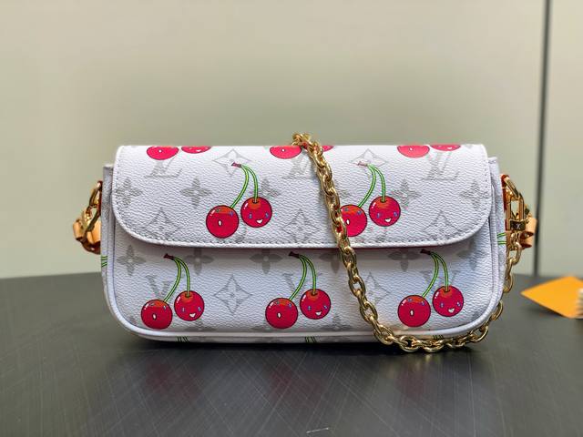 Factory Price P Top Original M14239 White Cherry Chain Bag Underarm Bag Exclusiv