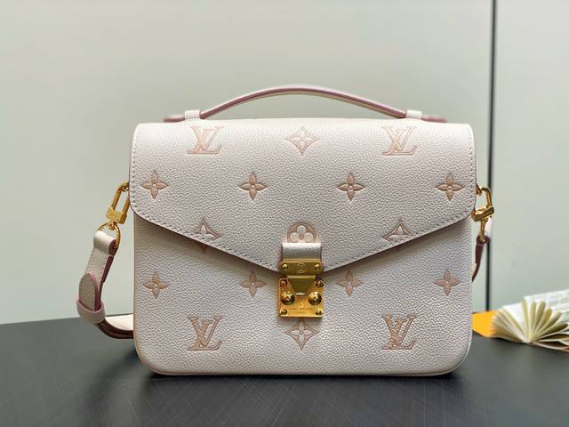 Factory Price P Top Original M14977 Cream Full Leather Messenger Bag New M Tis P