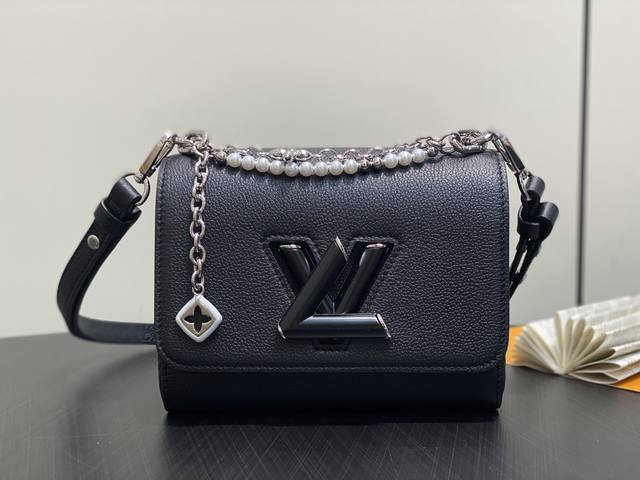 Factory Price P Top Original M14636 Black Full Leather Twist Chain Bag New Seaso
