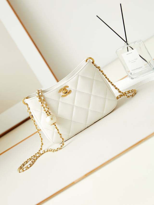 chanel 24S Pearl Adjustment Ball Hobo The Adjustment Ball Cf Is Back Again. T