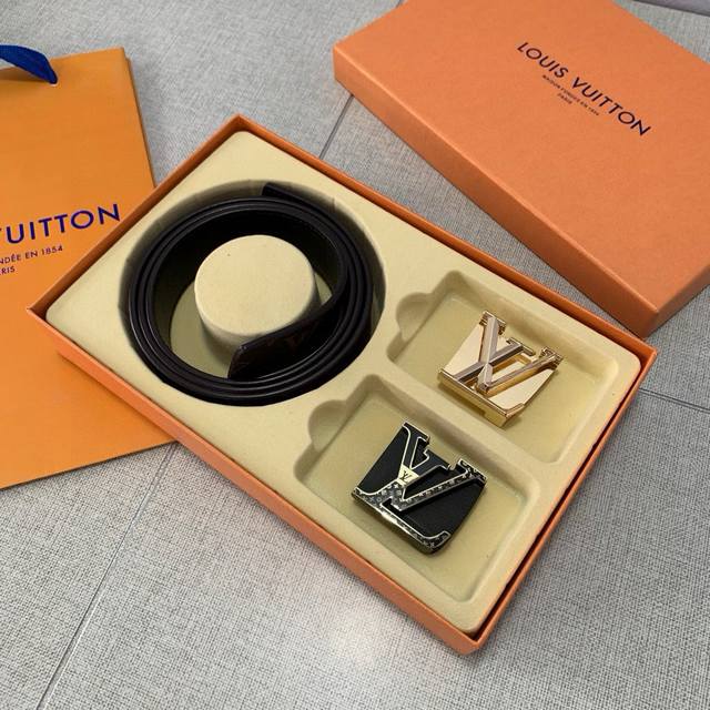 lv Boutique Double Buckle Gift Box Set With Gift Box Available At The Counter