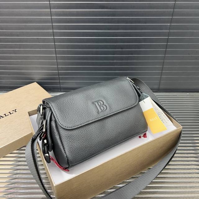 bally Bally Cowhide Messenger Bag Flap Shoulder Bag Classic Versatile Real Ob
