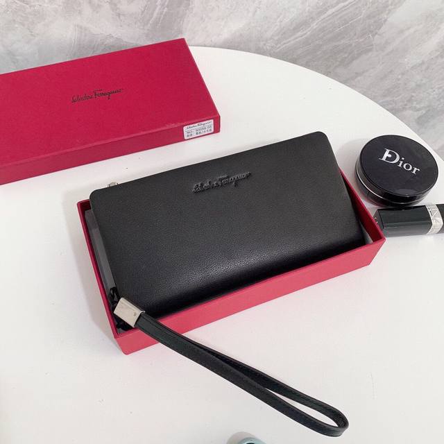 Color Black Size 21X10 Model 90098 Salvatore Ferragamo Clutch Cowhide First-Clas