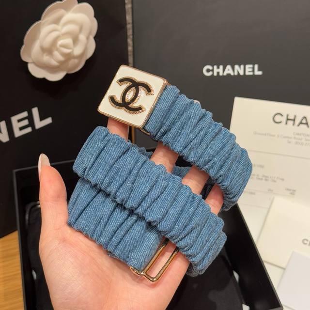 Chanel's New Belt The Soft Denim Fabric Has A Lazy And Casual Atmosphere. The Pl
