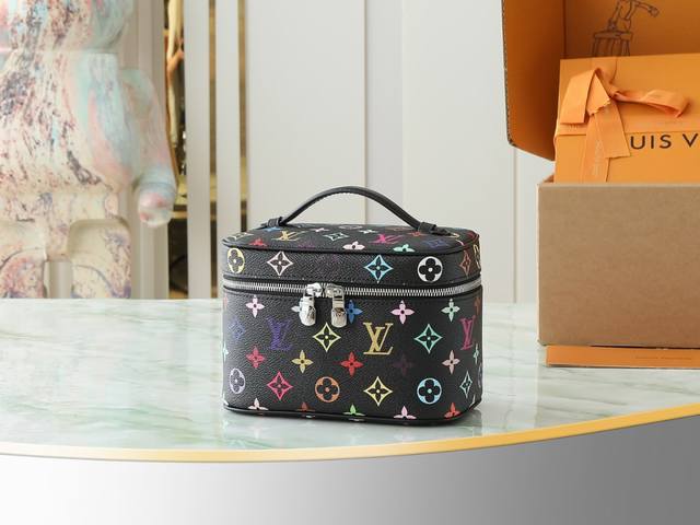 Top Original Single Home Real Shot M13747 44495 Black Color 2025 Takashi Murakam