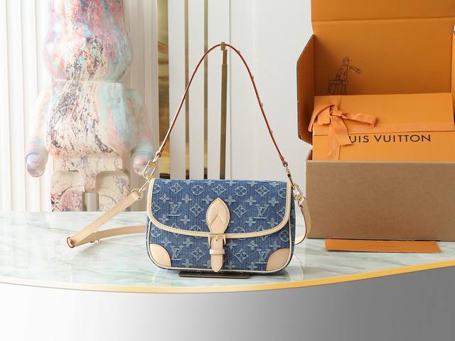 Top Original Single Home Shot M13070 Denim Baguette Series New Diane Handbag Dia