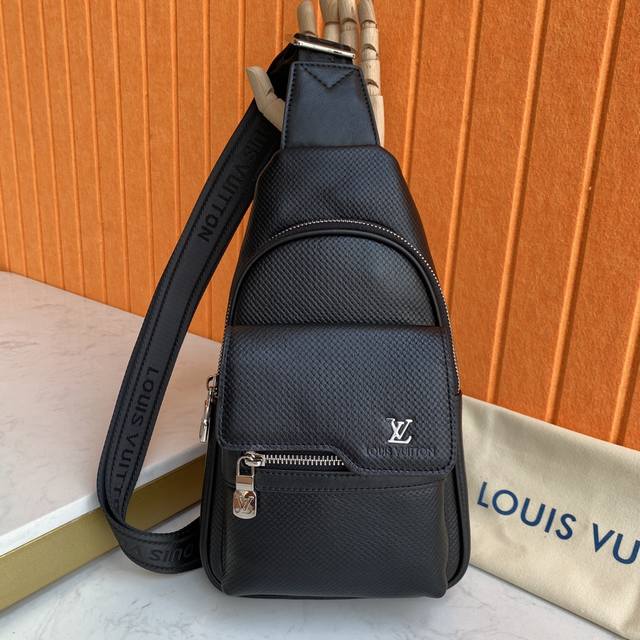The Latest Hot Model Of The Top Imported Leather High-End Chest Bag Is Shipped I