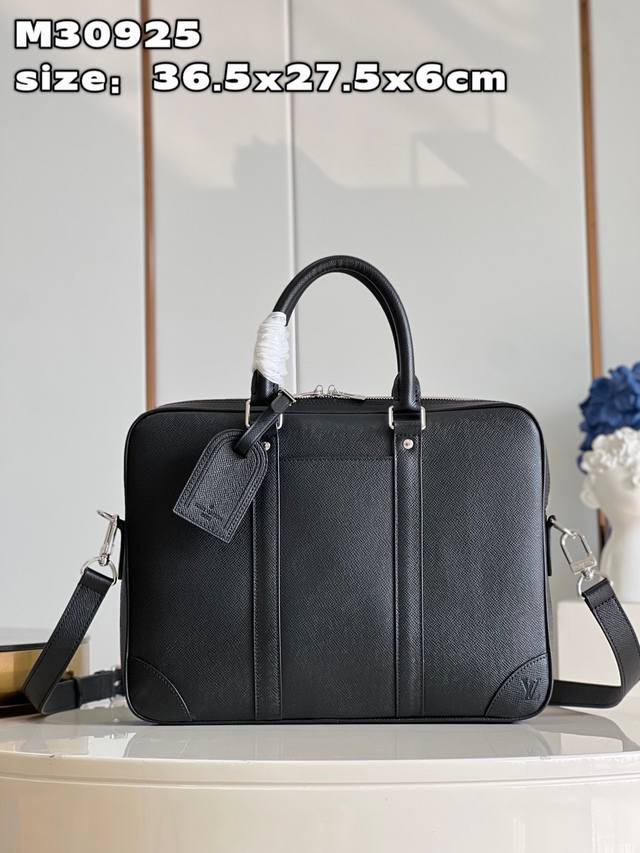 Exclusive Real Shot M30925 This Voyage Small Briefcase Is Made Of Taga Noir Cowh