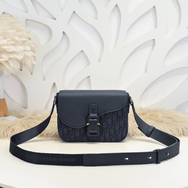 dior - Dior's Latest Messenger Bag Crossbody Bag Official Website Synchronize