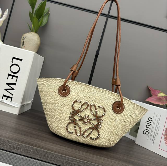 low High Edition Iraca Palm Fiber And Cow Leather Anagram Basket Bag*A Tradit