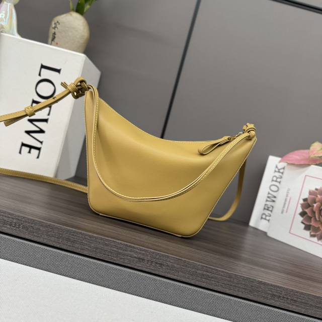 low Classic Cowhide Leather Hammock Hobo Handbag Deconstructs The Classic Han