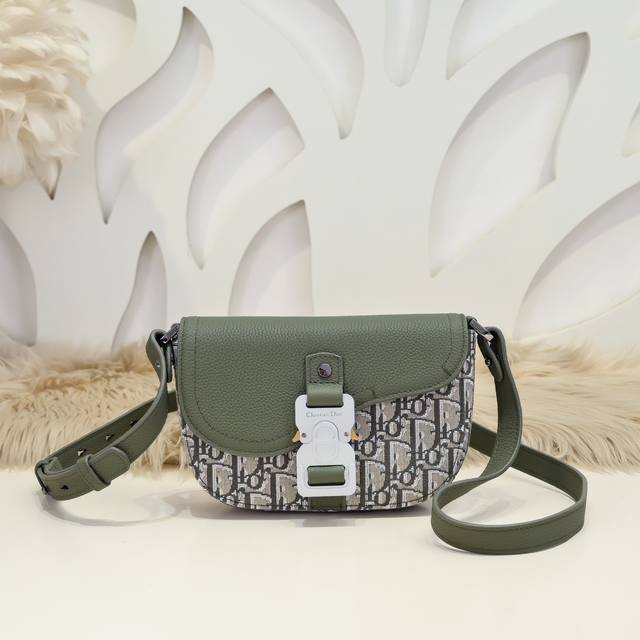 dior - Dior's Latest Messenger Bag Crossbody Bag Official Website Synchronize
