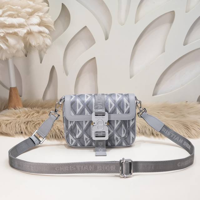 dior-The Latest Messenger Bag From Dior Counters. The Original Quality Is 708