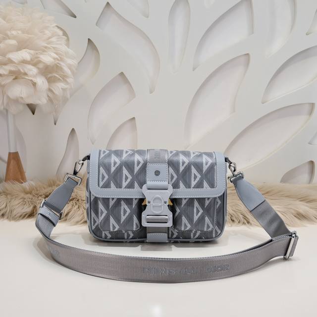 dior - Dior's Latest Messenger Bag, Crossbody Bag, Original Quality, Synchron