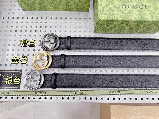 Gucci's Interlocking Double G Is Presented With Bright Light Accessories To Pay